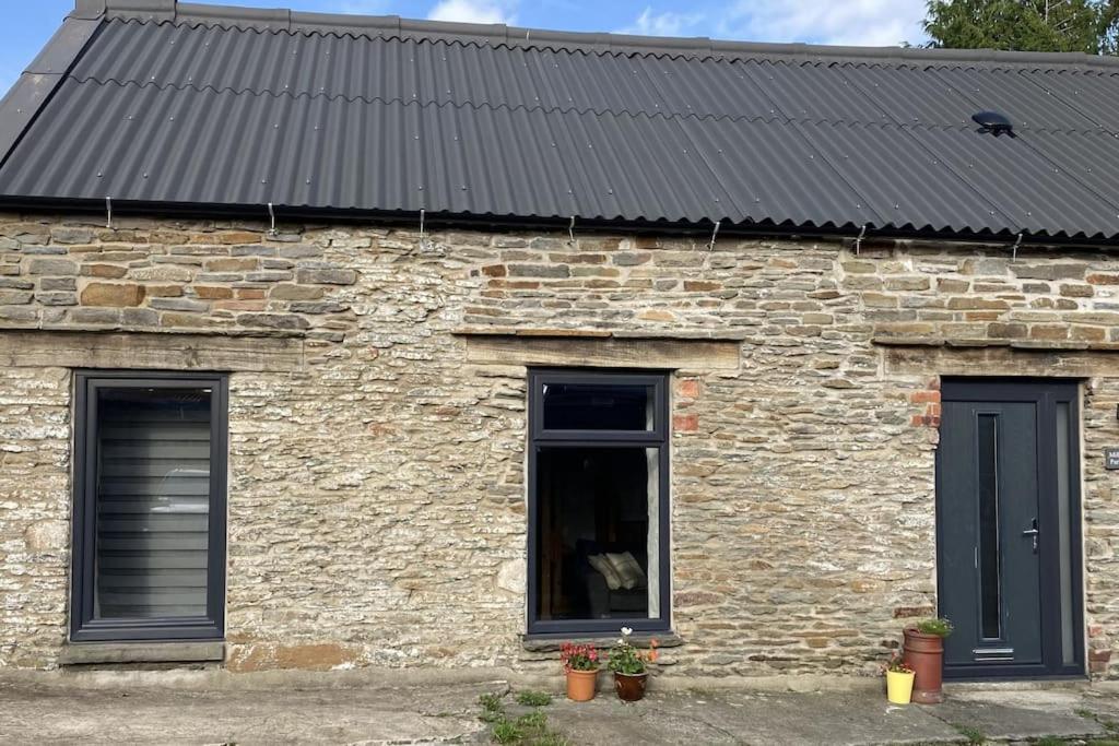 The Milking Parlour At Berthllwyd Villa Quakers Yard Exterior photo